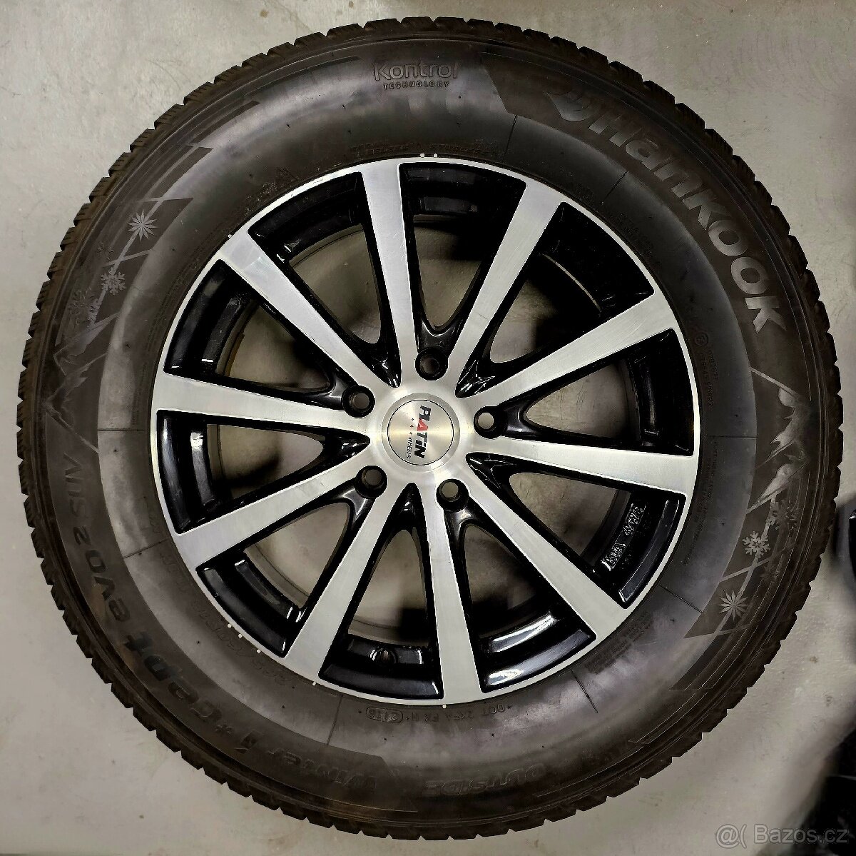 Sada zimních pneumatik na SUV Hankook 265/60/r28