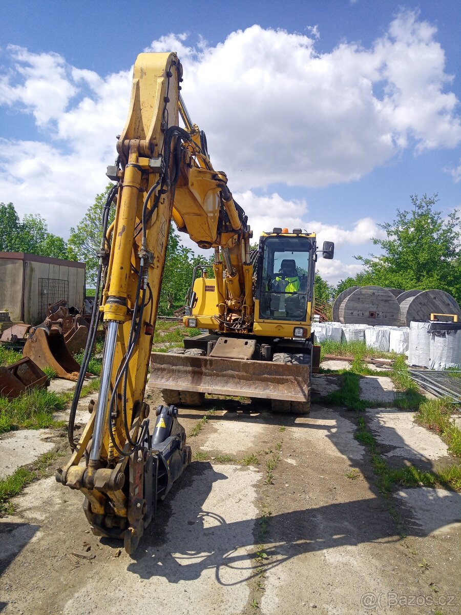 Kolový bagr Komatsu PW 180
