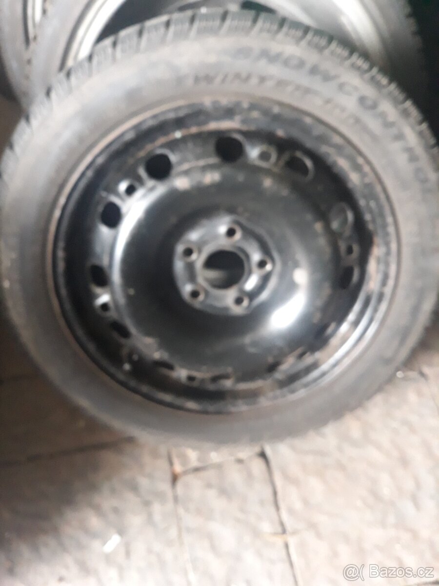Zimní pneu Pirelli 185/55 R15 s plech.disky