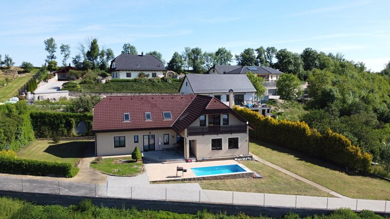 Prodej RD (4+1/3kk), bazén, 1 306m2 pozemek, Zaječice u Chru