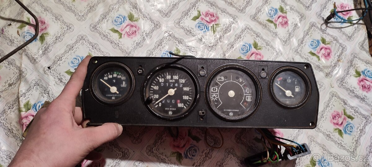 Budíky škoda 120