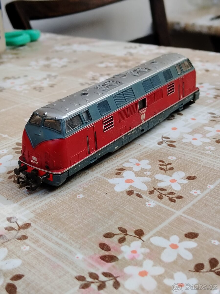 Sběratelský model lokomotivy DB 221139-9.