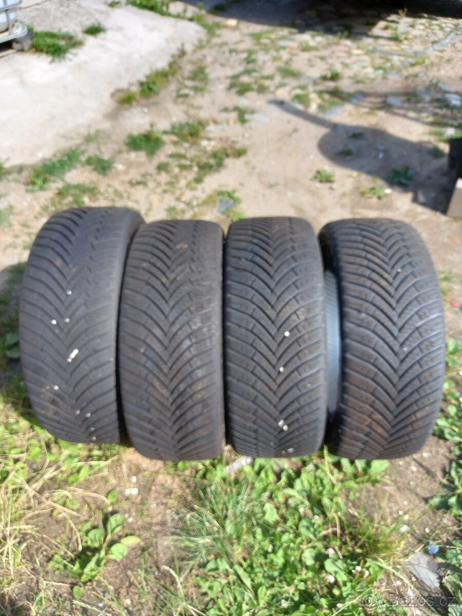 225/45R18