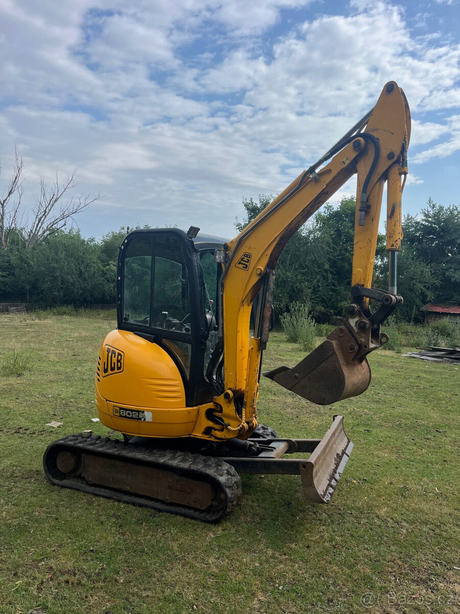 Pásový minibagr JCB 8025