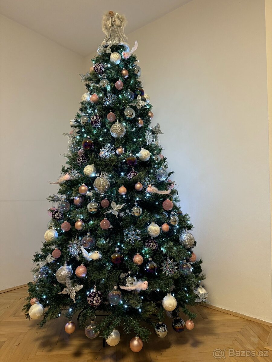 Vánoční stromek umělý 228 cm s veškerou dekorací