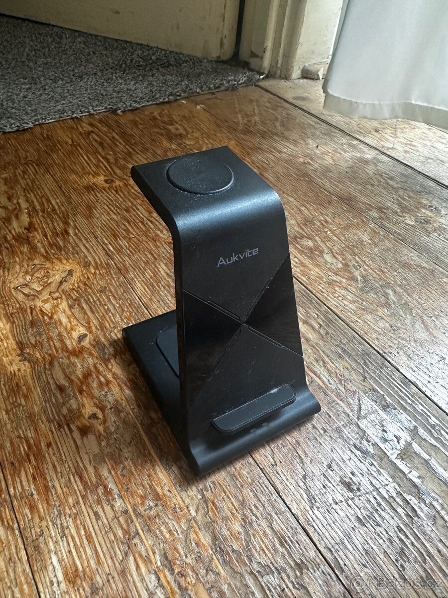 3v1 bezdrátová nabíječka Aukvite