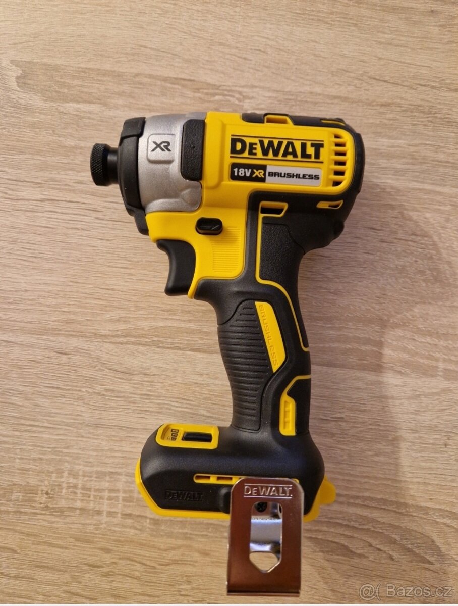 Dewalt rázový utahovák
