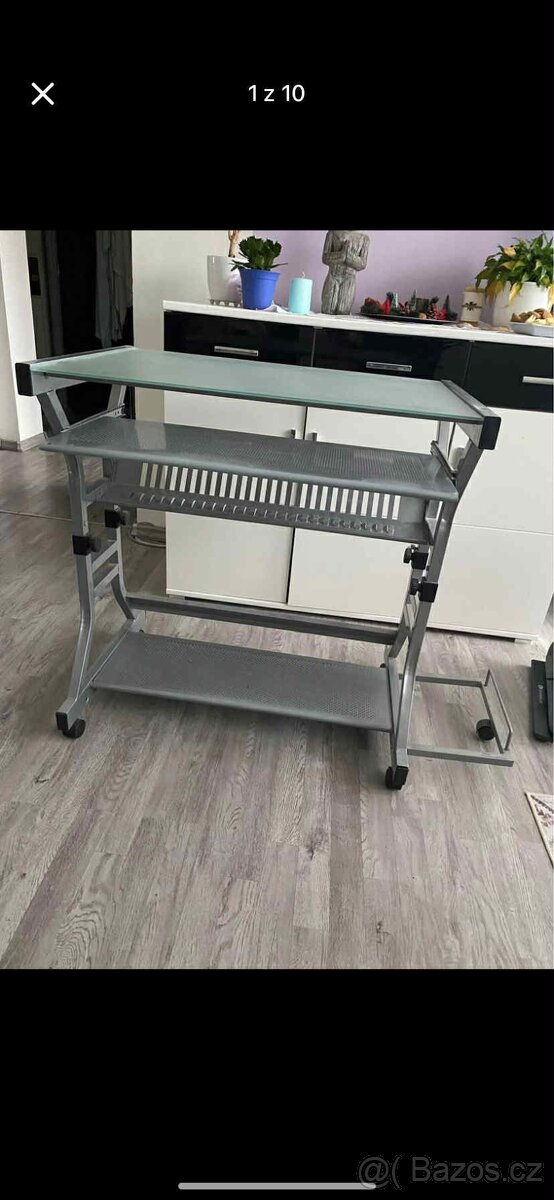 Počítačový stůl- za odvoz