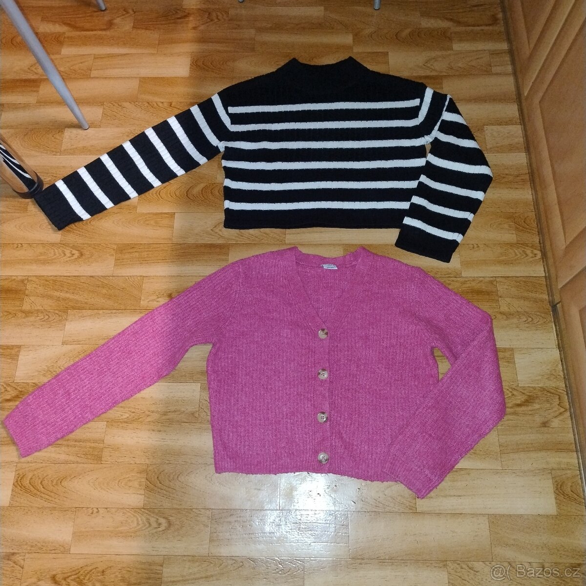 2 dívčí svetry
