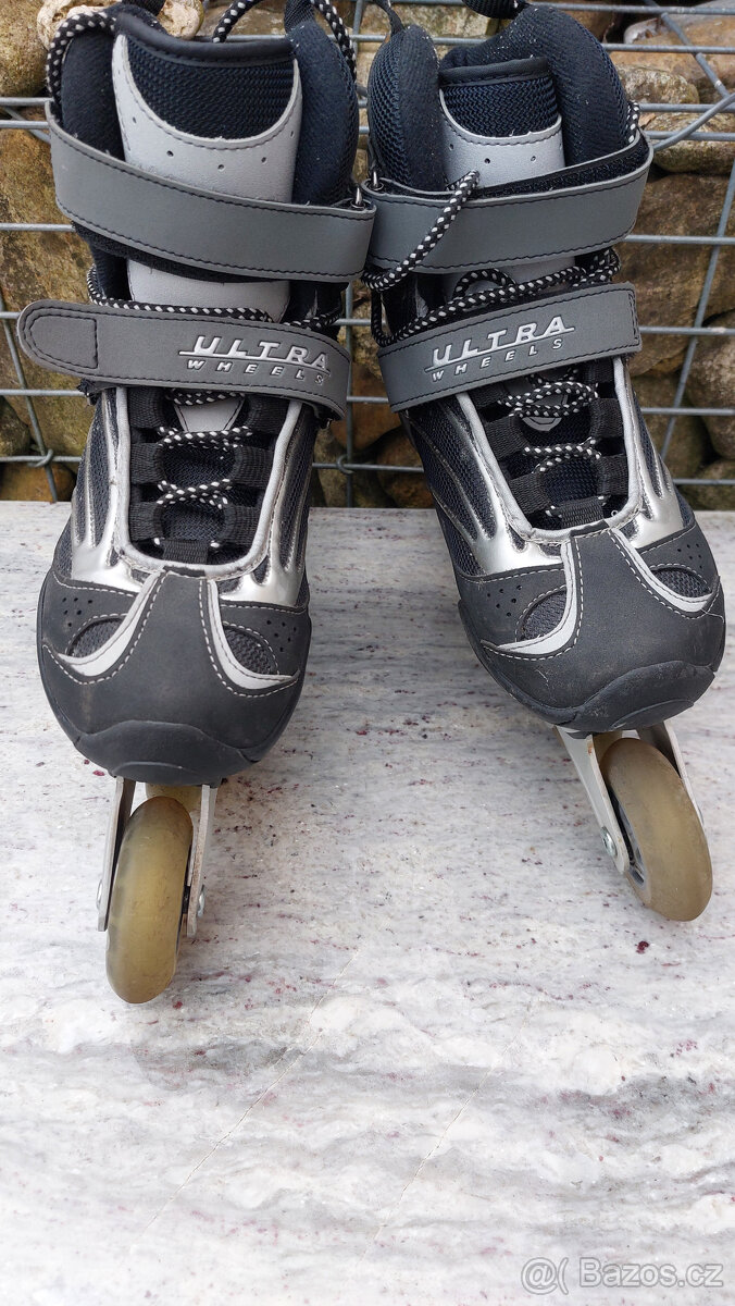 Kolečkové brusle 38