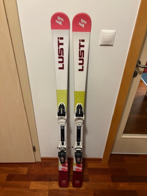 LUSTI JUNIOR RACE CARVER 140cm + VIST JUNIOR 7,5