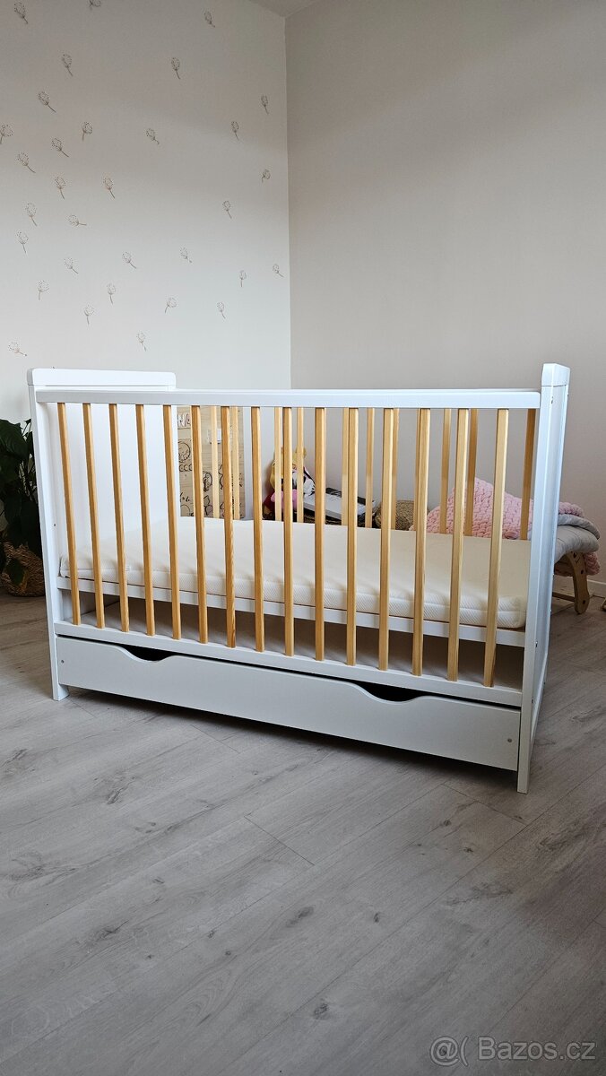 Dětská postýlka s úložným prostorem