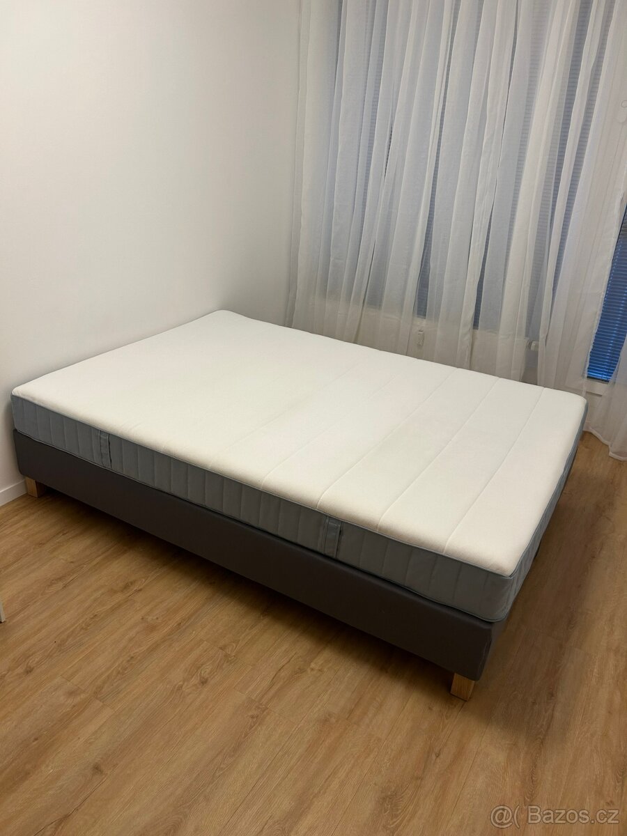 Prodám postel IKEA 200 x 140 cm s matrací - téměř nepoužitá