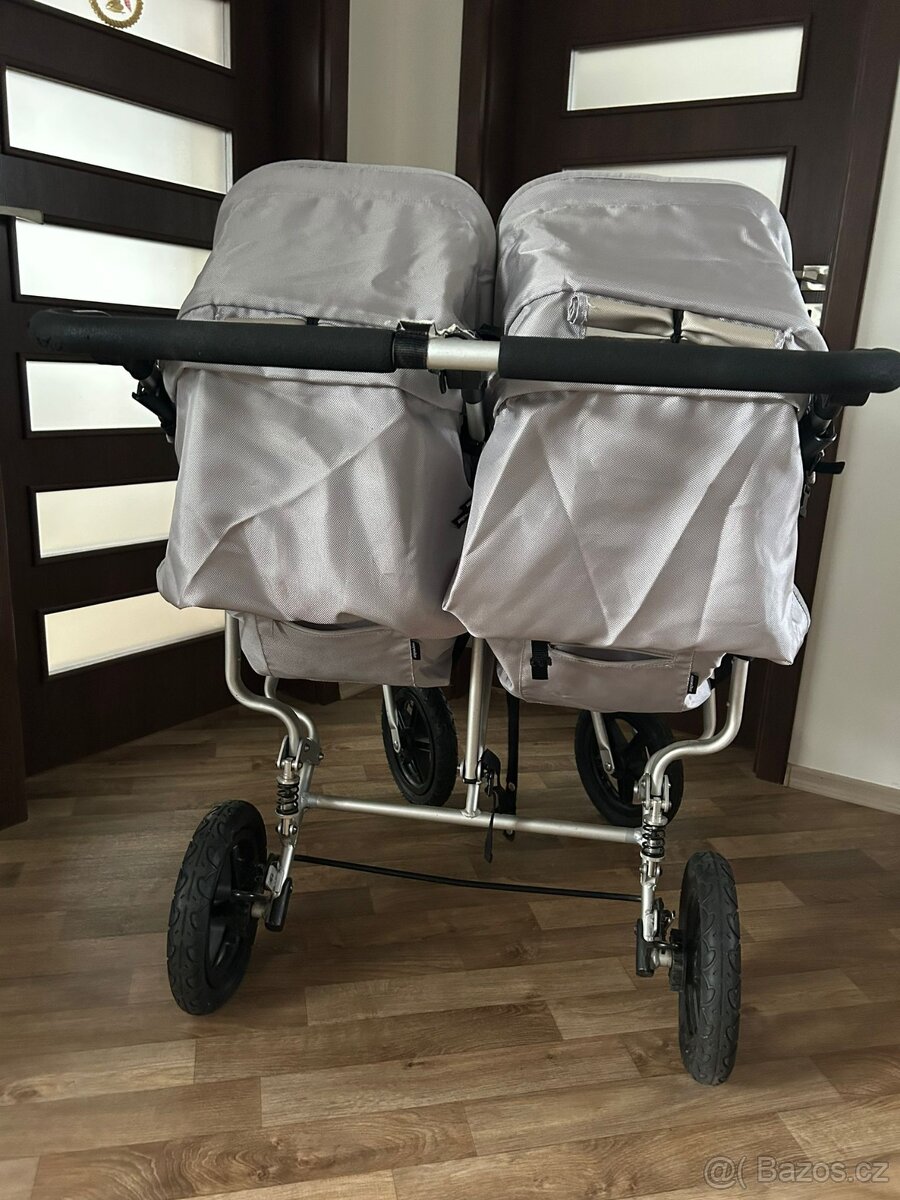 Kočárek pro dvojčata easywalker