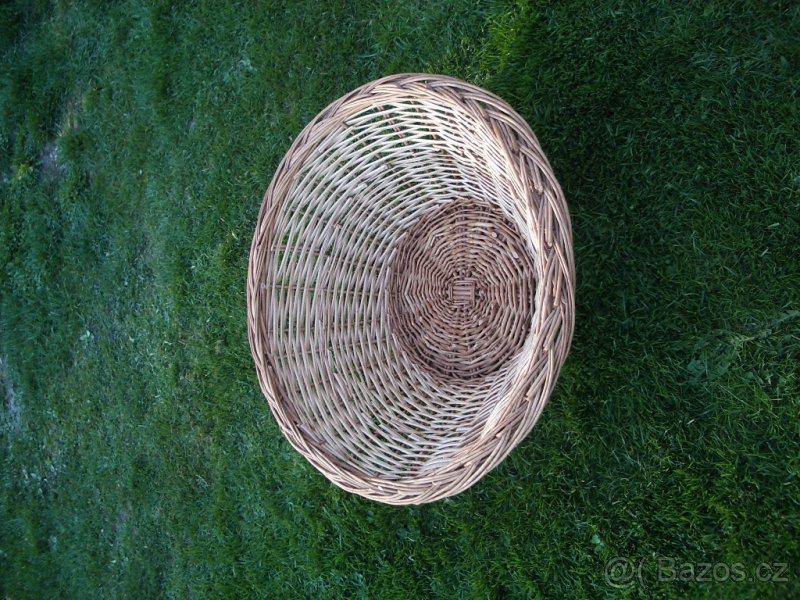 Prodám kulatý proutěný pelíšek