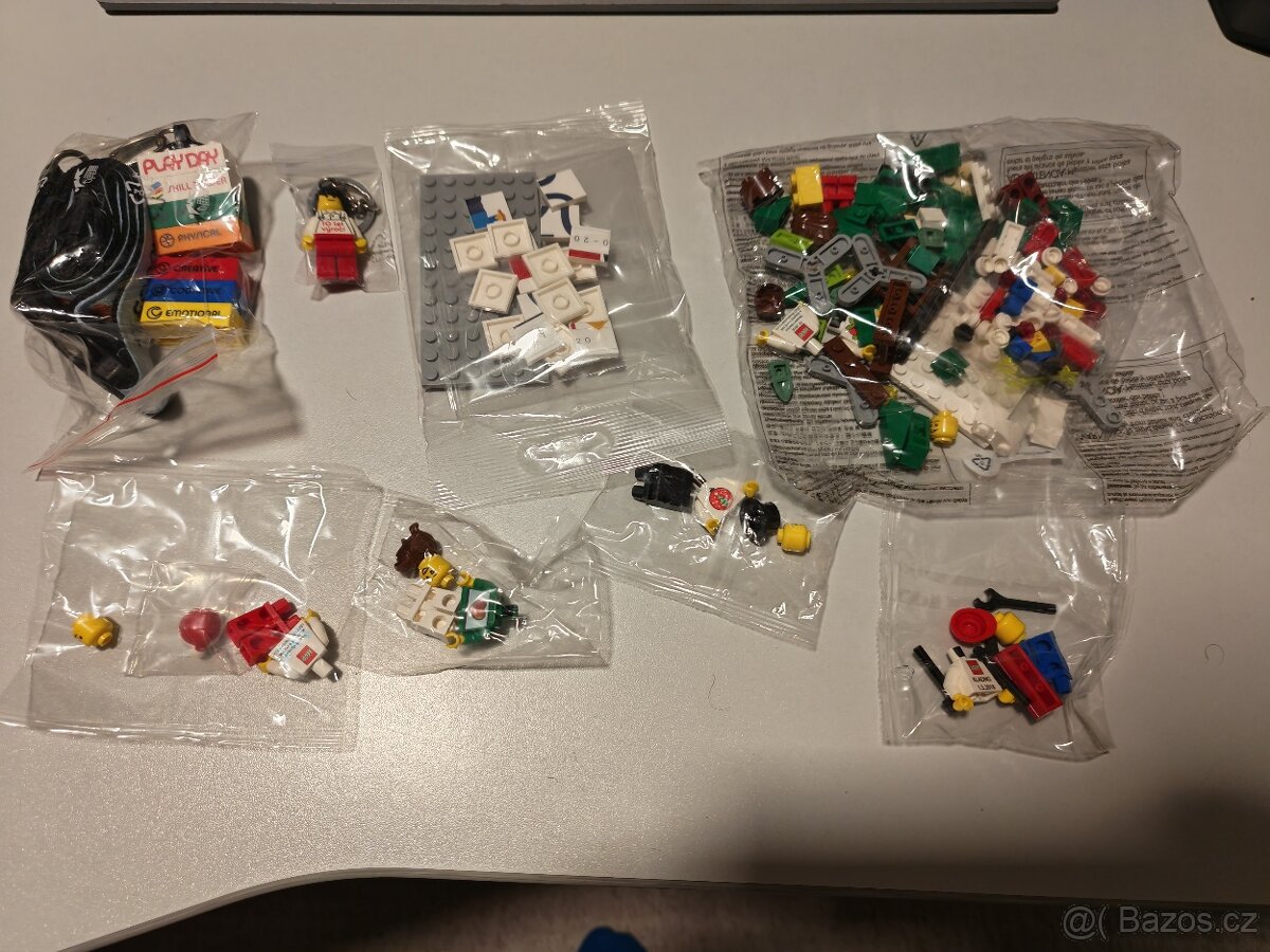 Lego limitované figurky a book Dungeons a Dragons