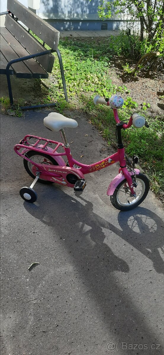 Dívčí kolo s pomocnými kolečky