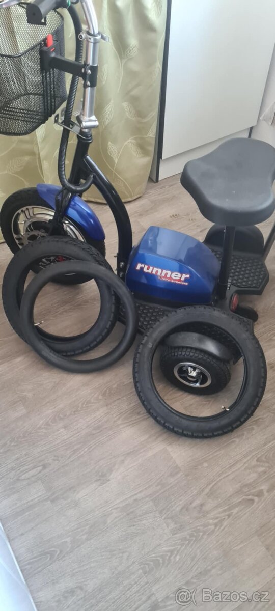Tříkolka Nitro scooters Runner 800