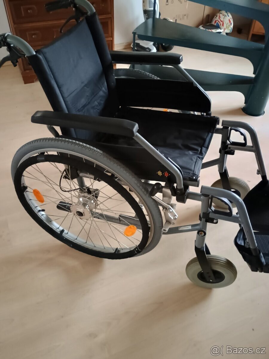 Mechanický invalidní vozík