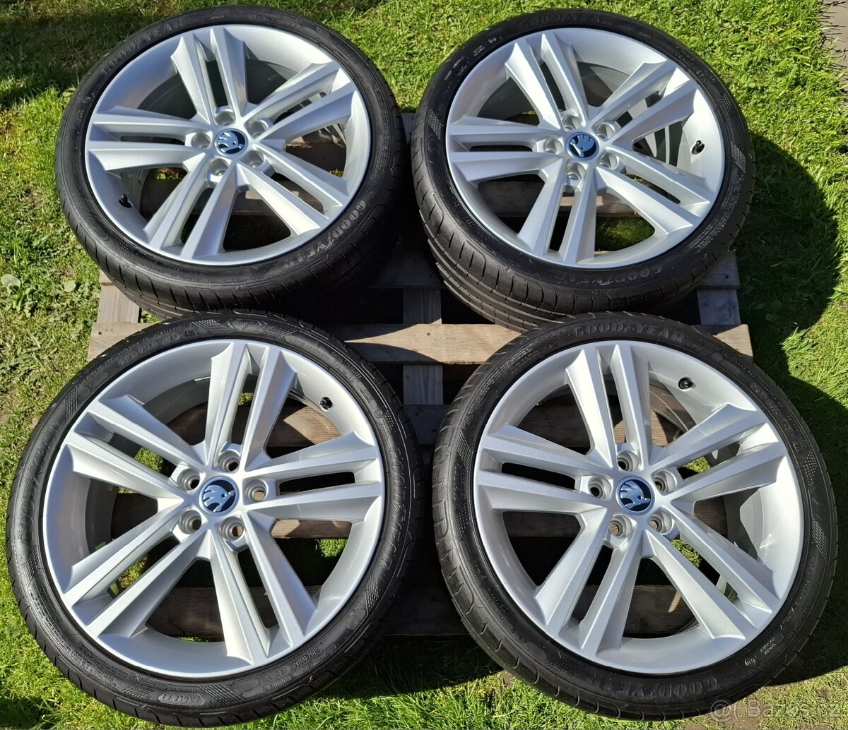 282 Alu Fabia III/Rapid 215/40/17