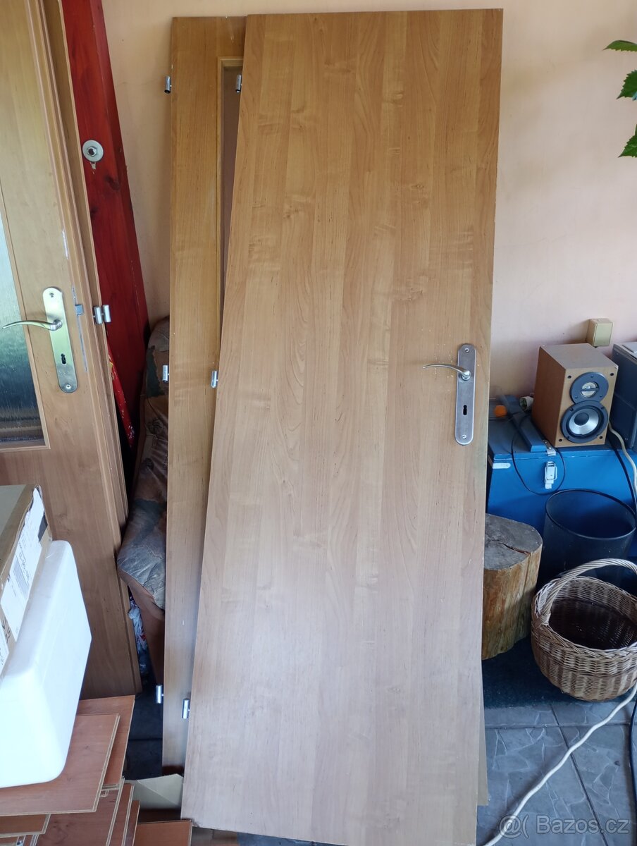 Dveře 9 kusů za 1000 Kč