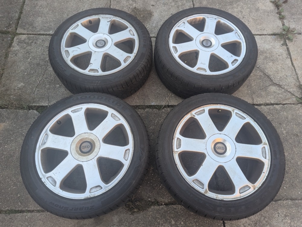 Alu kola Audi 5x112 245/45/18 zimní