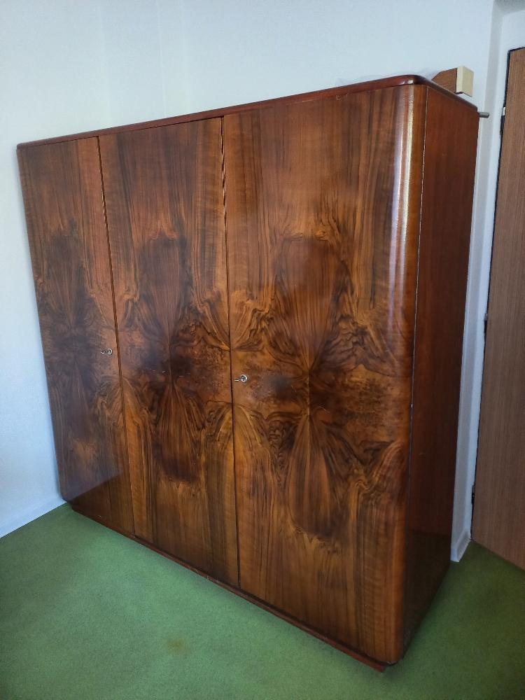 SET skříní a postele se stolky - 60.léta