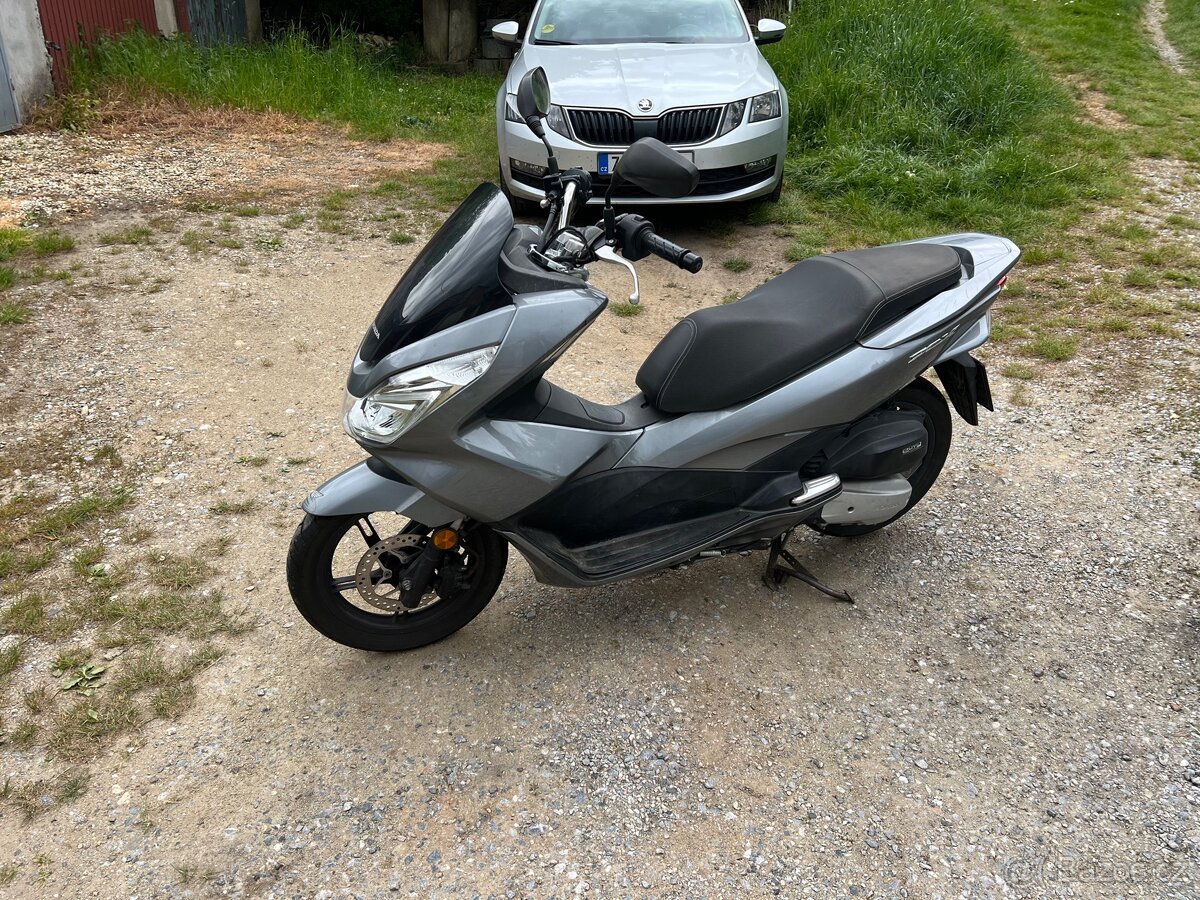 Honda PCX 125, r.v. 2016, prodám/pronajmu