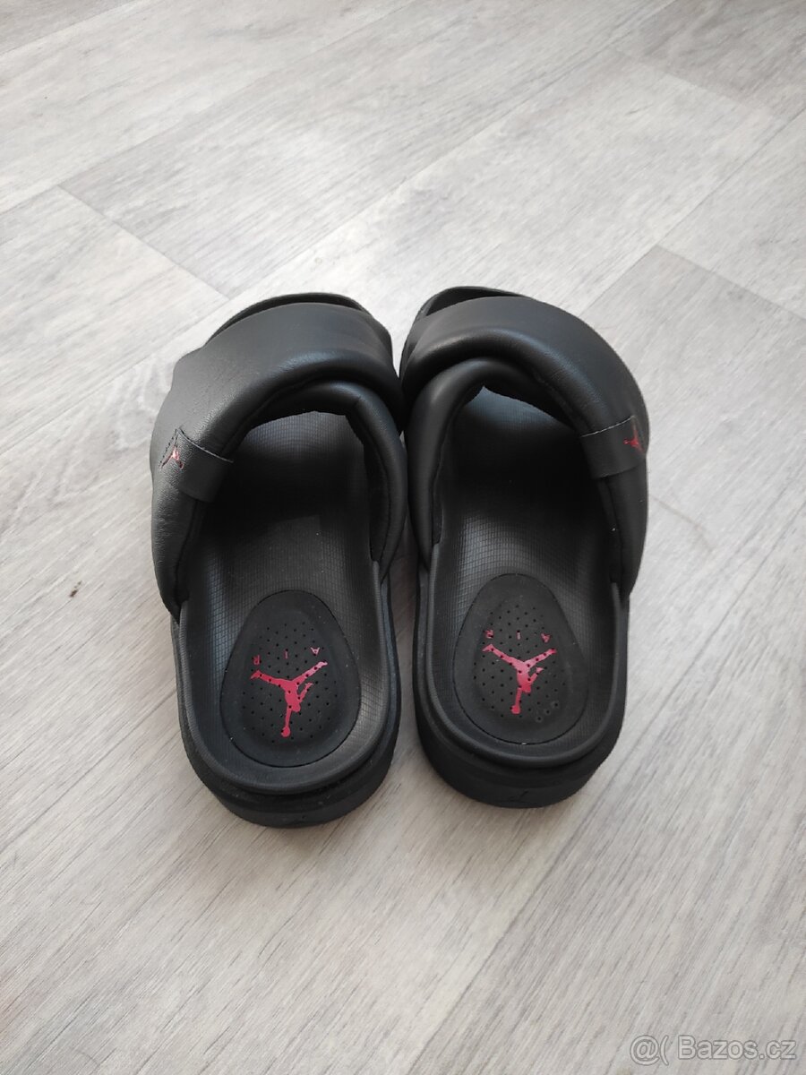 Jordan Sophia
Dámské skluzavky
