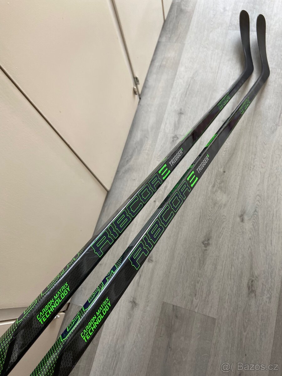 2x hůl CCM Trigger 5 85flex P29 levá ZÁRUKA