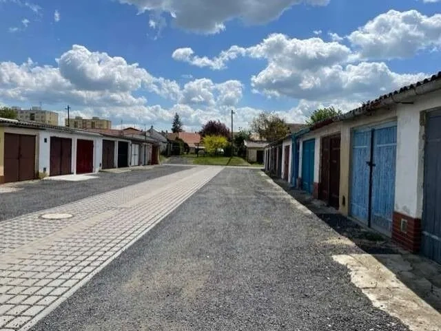 Pronájem řadové garáže v Dobřanech