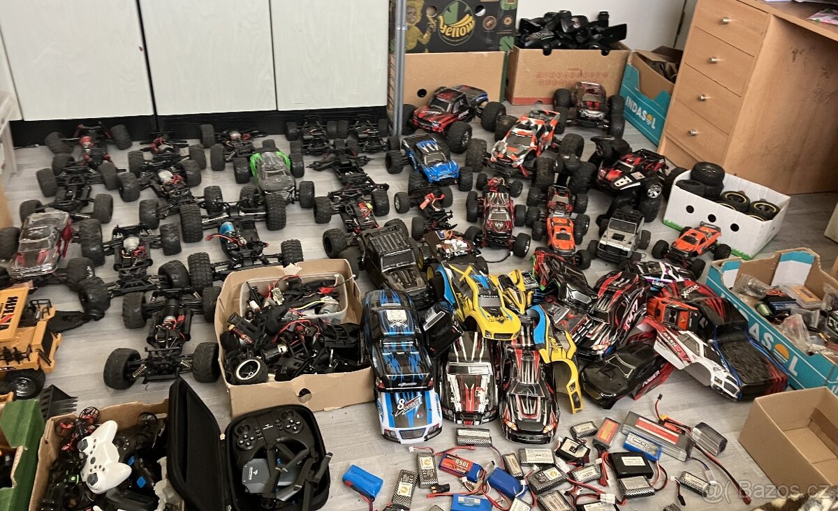 RC auta 30 kusů, karoserie, baterky, náhradní díly, ovladače