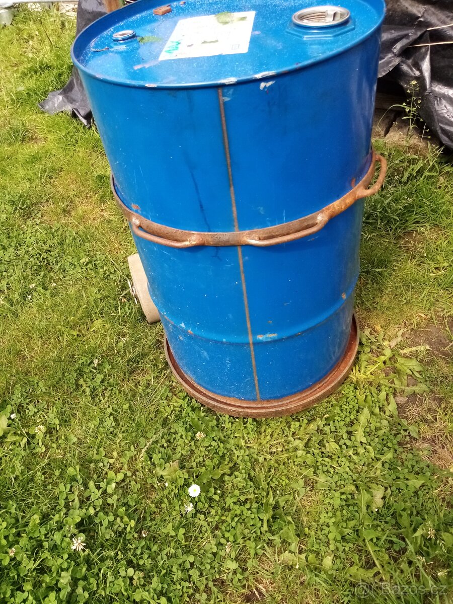 Sud oleje vyjetého.