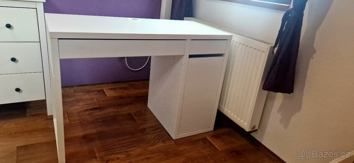 pracovní stůl Micke IKEA