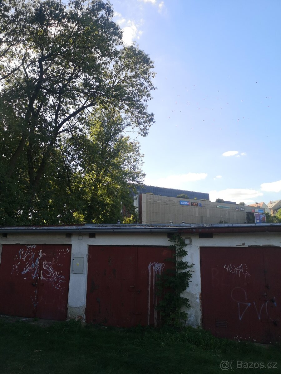 Pronájem garáže/skladu 21 m2, u City Parku, Jihlava