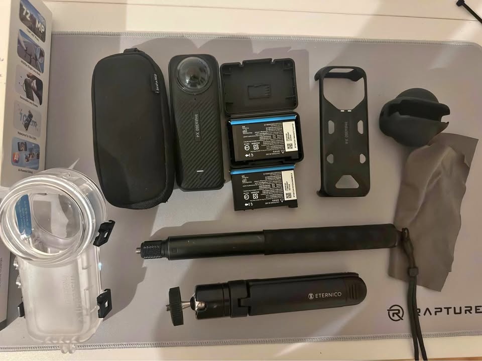 Insta360 X4 s příslušenstvím