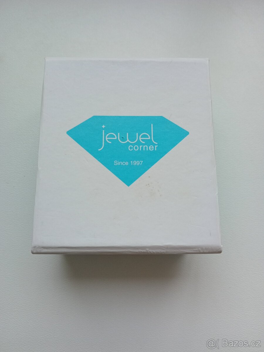 zlaté náušnice s diamanty