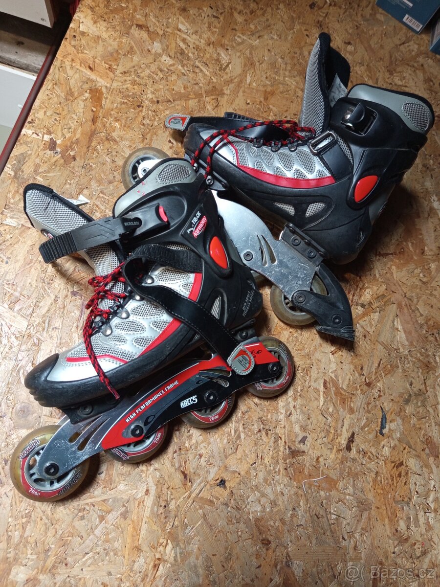 Prodám kolečkové brusle.