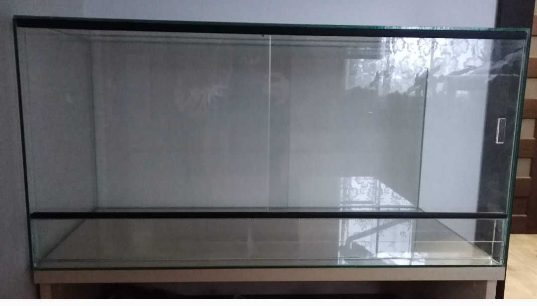 Terárium 80x50x50 Nové .Vhodné pro agamy, želvy hady. Síla s