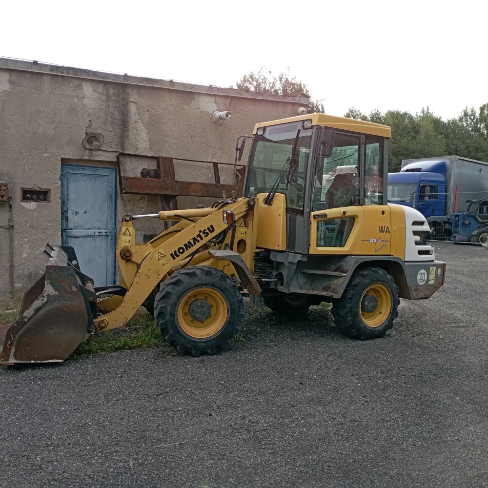 Prodám Nakladač Komatsu WA 65 rok 1999