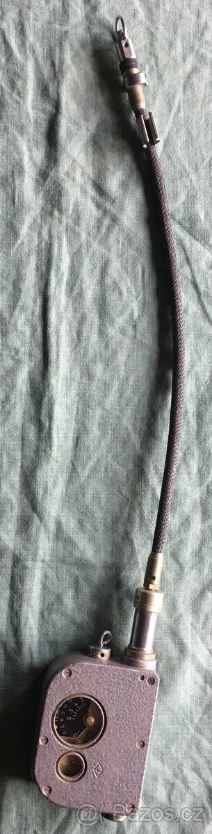 Poloautomatický přístroj KAP-3 - výsadkář ČSLA