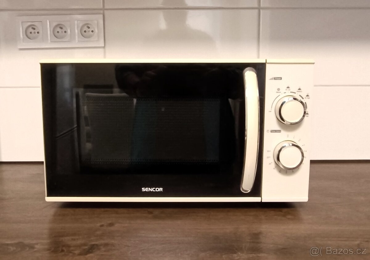 Mikrovlnka Sencor - nepoužívaná, nevhodný dárek.