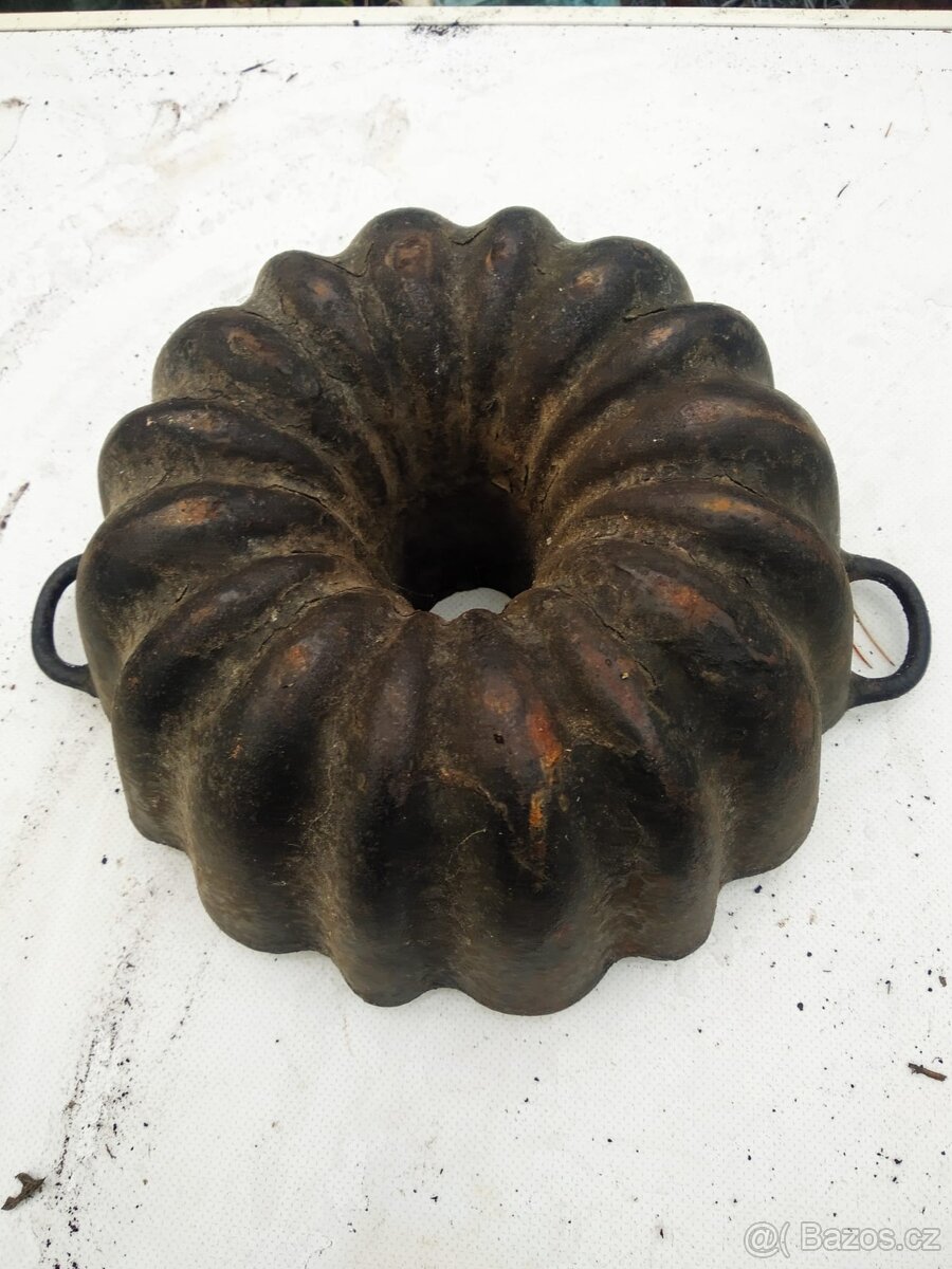 Litinová forma na bábovku