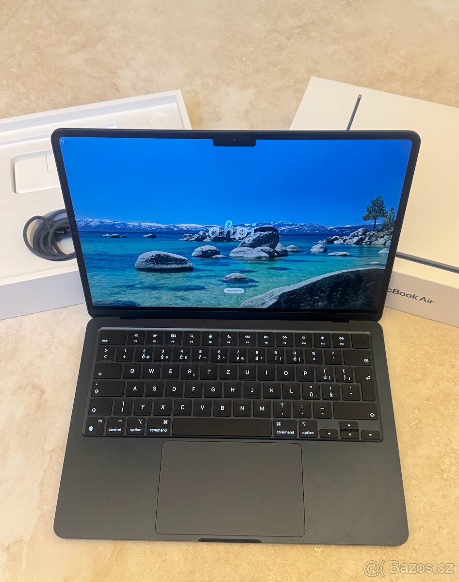 Apple Macbook Air 13” M2, 8GB, 512 GB, baterie 100 %