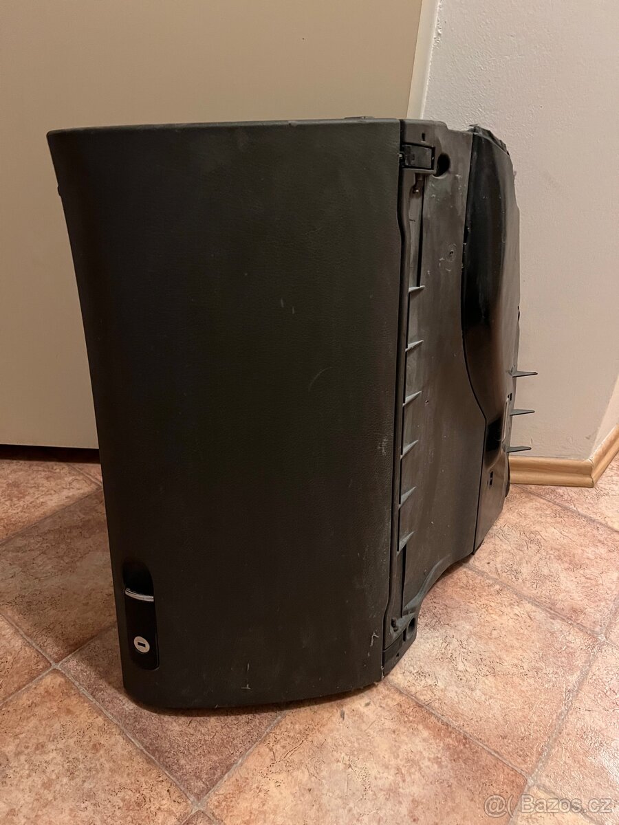 Audi A4 B6 B7 kastlik spolujezdce