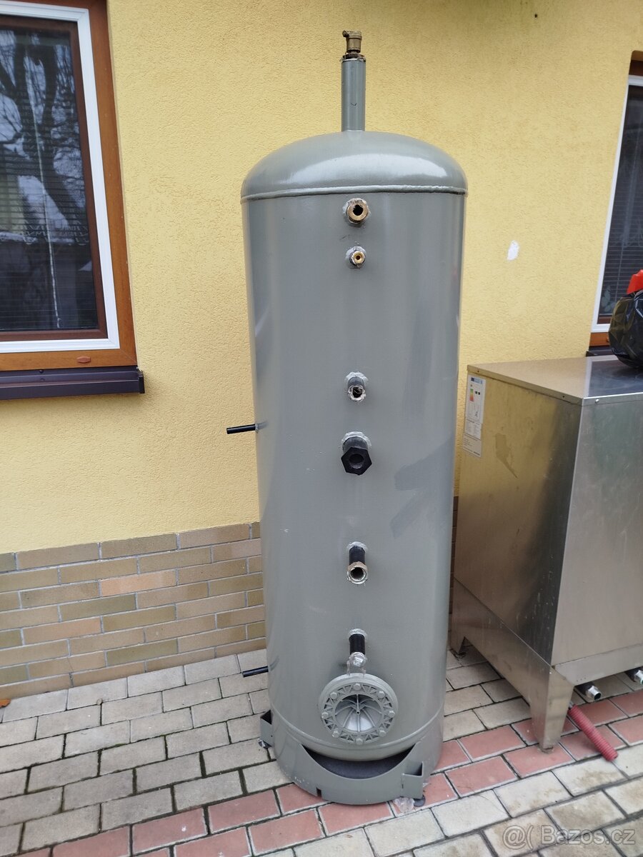 Akumulační nádrž 180l