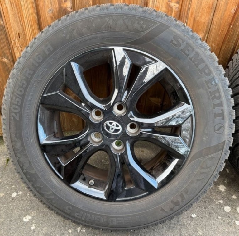 alu kola TOYOTA YARIS CROSS