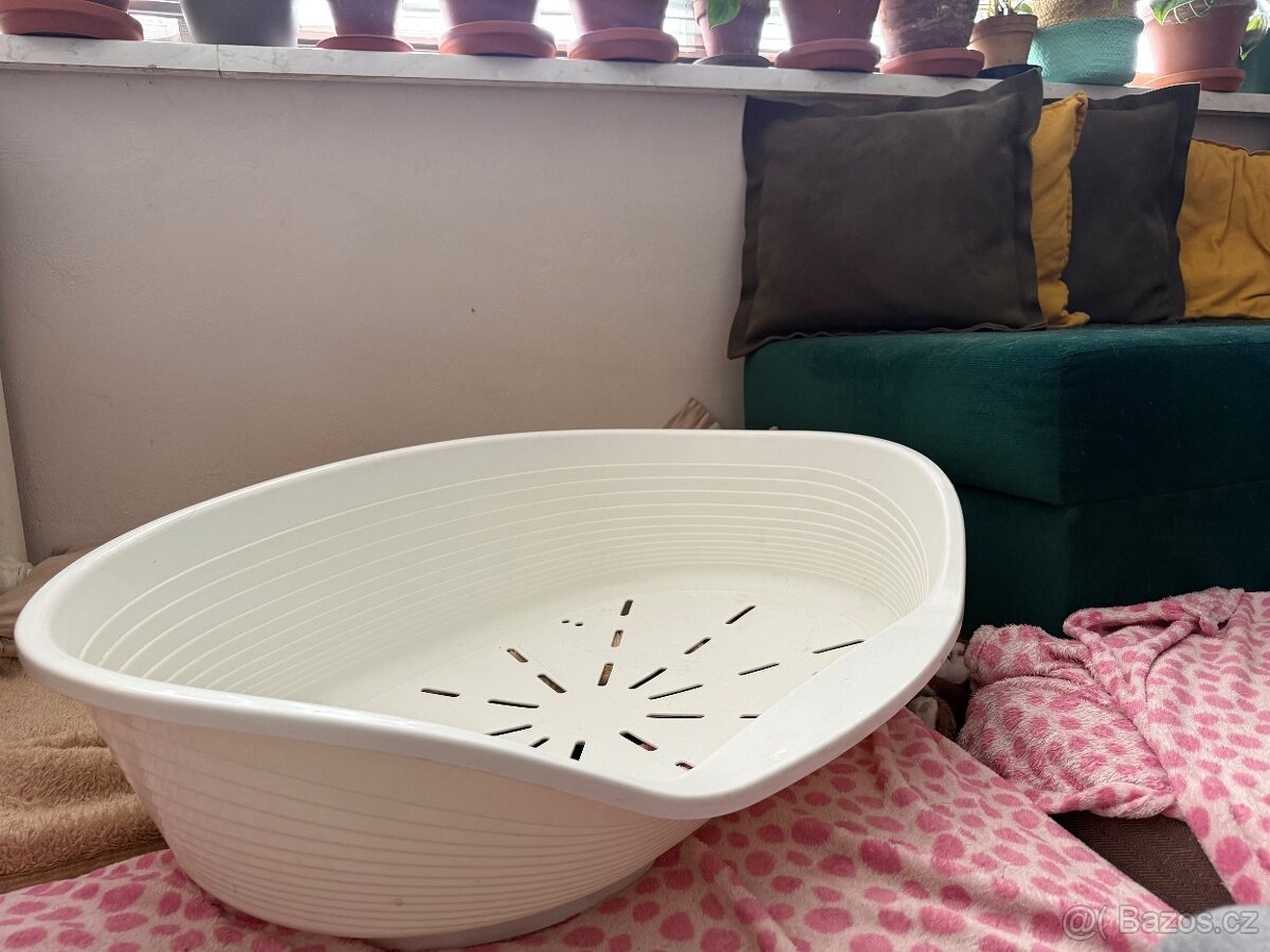 Plastový pelech pro psa