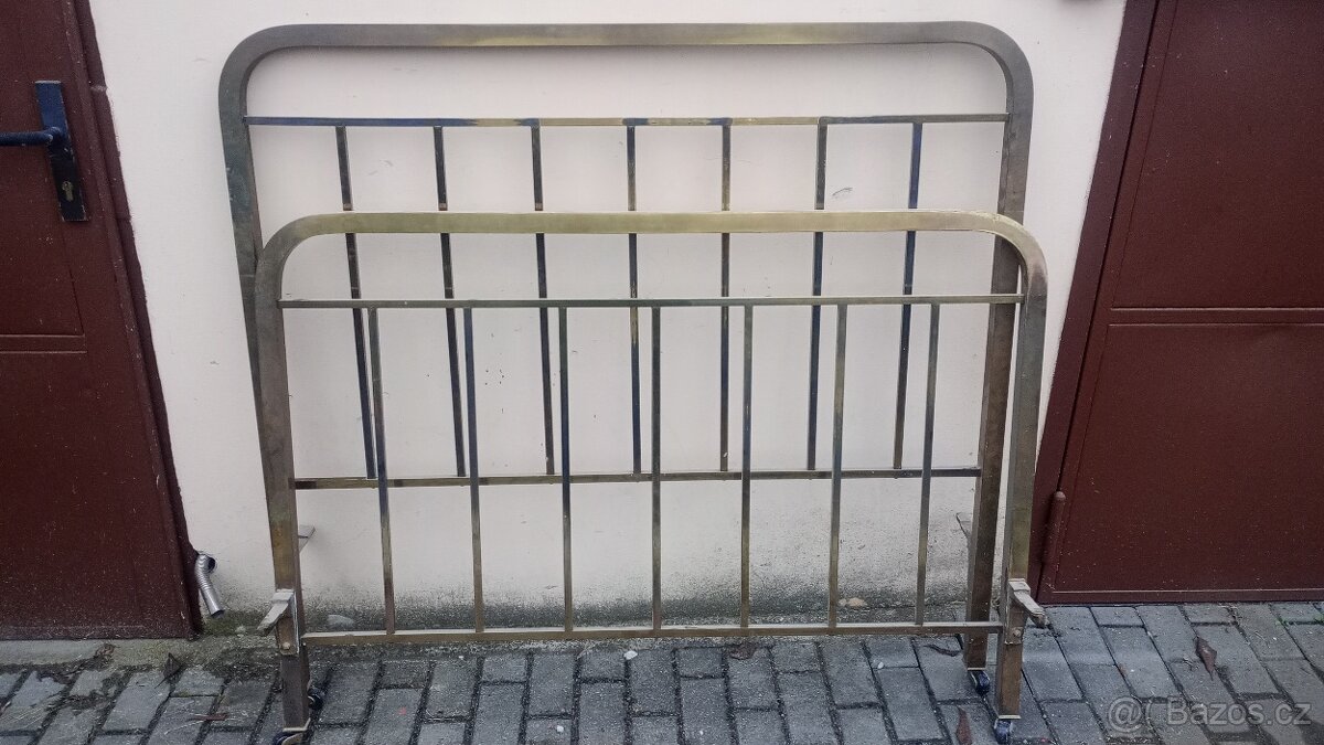 Čela k posteli prvorepublikové