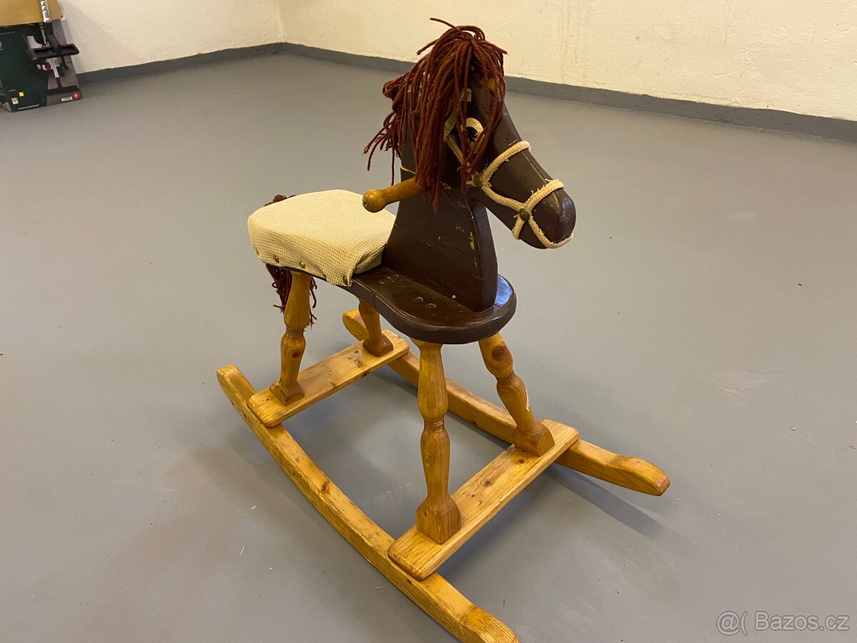 Houpací koník retro